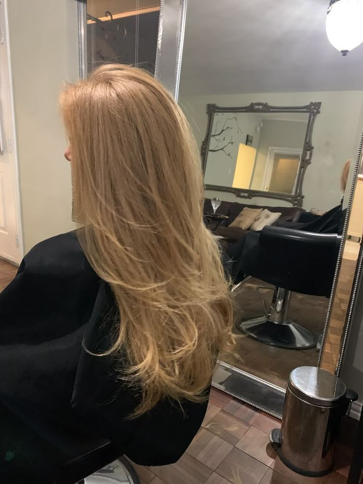 Layers On Long Blonde Hair, Blonde Hair Inspo Long Layers, Long Golden Blonde Hair With Layers, Long Thick Blonde Hair With Layers, Long Layers Styled, Long Blonde Hair Haircuts, Blonde Haircuts Layers, Long Blonde Hair With Lots Of Layers, Blond Hair With Long Layers