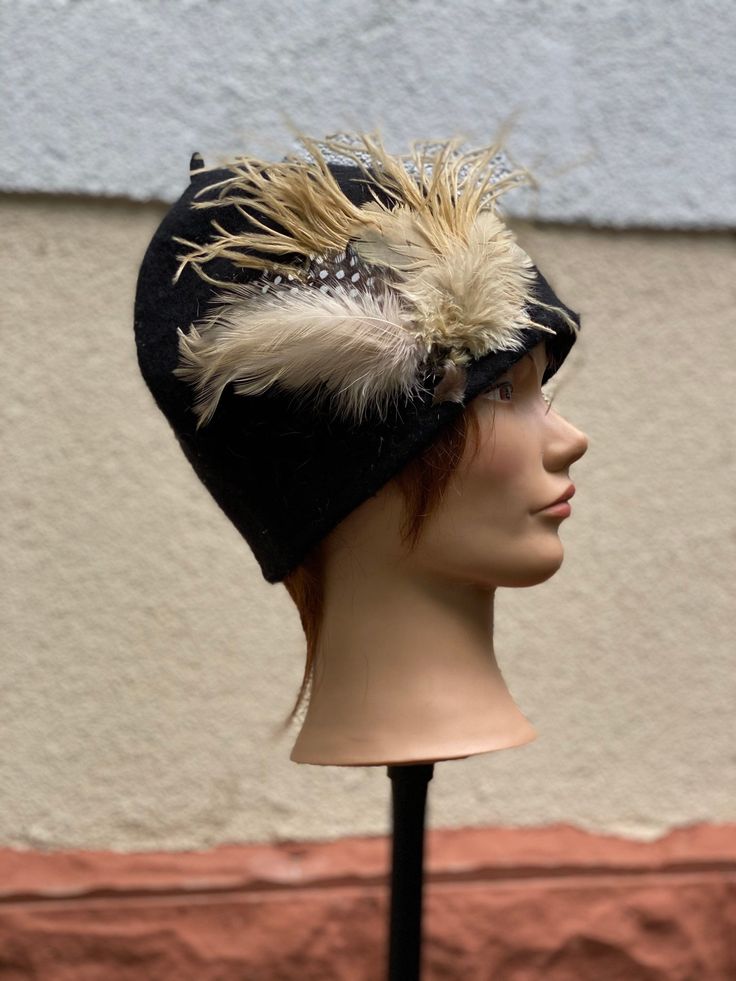 For orders bigger than 50€ the shipping cost is free  The item is in great condition Vintage Feather, Acrylic Brooch, Feather Hat, Skull Cap Beanie, Skull Cap, Vintage Floral, Pink And Orange, Accessories Hats, Winter Hats