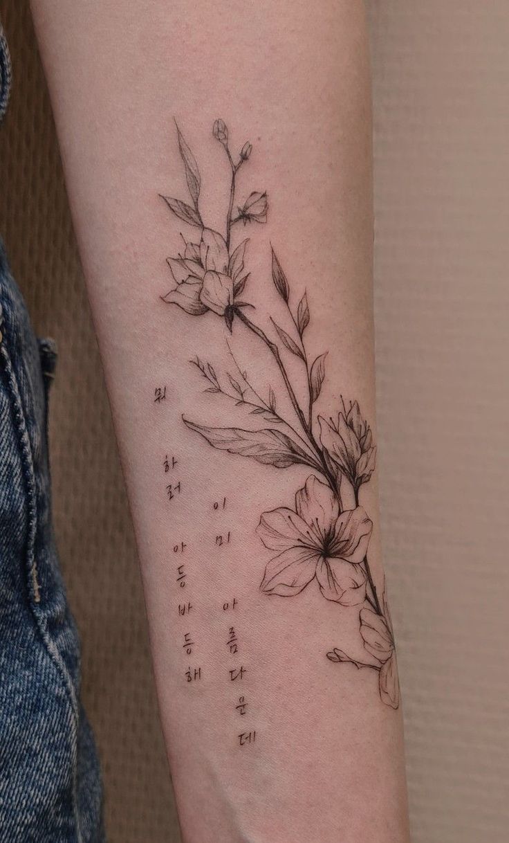 Sakura tattoo Sakura Tattoo, Reaper Tattoo, Deer Tattoo, Tatuaje A Color, Turtle Tattoo, Modern Tattoos, Discreet Tattoos, Spine Tattoos, Dream Tattoos