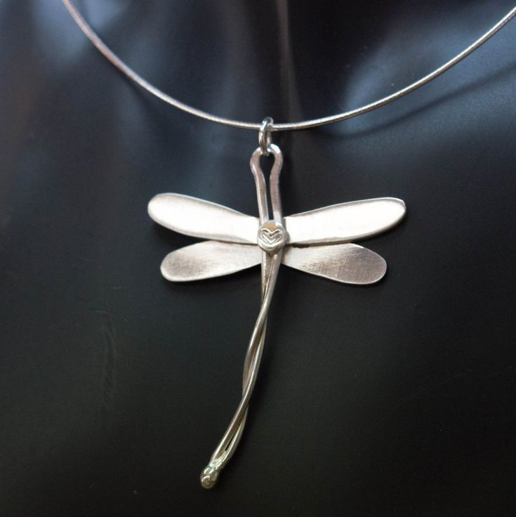 International deliveries in 2-4 business days as standard shipping. Totally handmade from 925 solid sterling silver. Handmade unique sterling silver Dragonfly necklace pendant. This dragonfly pendant is handmade from me in sterling silver in my studio all by hand. The dragonfly measures 50 mm X 40 mm. It comes gift wrapped and ready for giving! ✿REGISTERED MAIL WITH TRACKING NUMBER ✿All of our jewelry are made to order. Allow for about a week for the jewelry to be made. ✿ keep in mind that the f Silver Adjustable Butterfly Pendant Necklace, Adjustable Silver Butterfly Pendant Necklace, Adjustable Sterling Silver Dragonfly Necklace, Elegant Sterling Silver Dragonfly Necklace, Sterling Silver Dragonfly Necklace, Butterfly Necklace Silver, Insect Necklace, Silver Dragonfly Necklace, Cat Necklace Silver