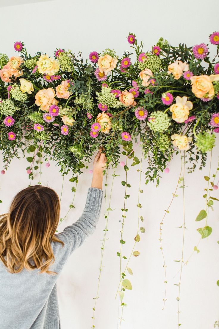 hanging ivy to add depth to our photo booth backdrop Photo Backdrop With Flowers, Flower Photo Booth, Floral Backdrop Wedding, Hanging Ivy, Diy Photo Booth Backdrop, Diy Flower Wall, Grass Backdrops, Palm Wedding, Bridal Shower Decorations Diy