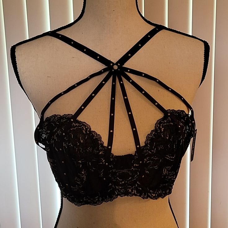 Brand New With Tag Party Bra With Delicate Straps, Fitted String Bra With Adjustable Straps, Fitted Bra With Adjustable Straps, Party Bra With Delicate Straps In Black, Elegant Black String Bra, Fitted Strappy Bra For Night Out, Black Bra With Adjustable Straps For Night Out, Black Fitted Strappy Bra, Black Strappy Bra For Night Out