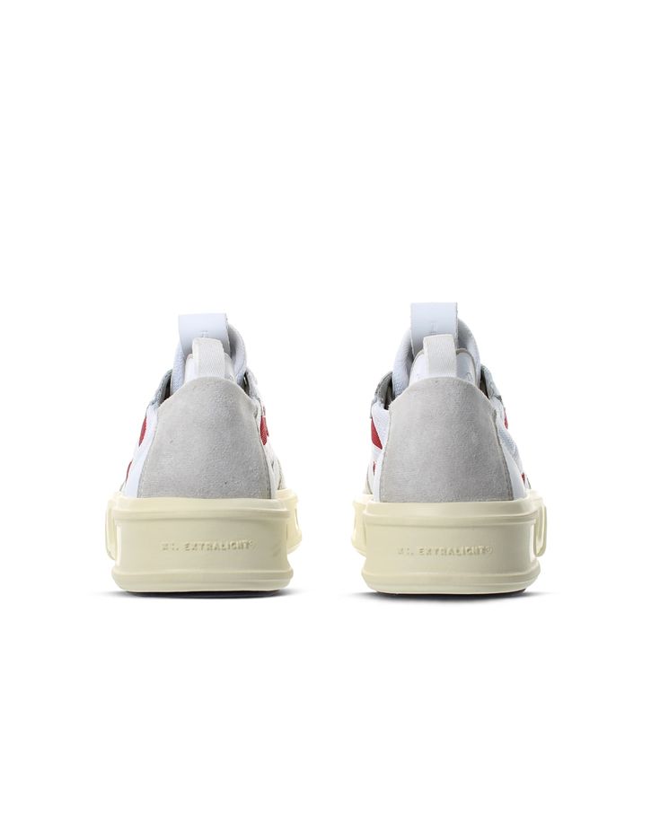 The novelty of the SS23 at Fessura is called REFLEX® Sport. A sneaker made in RCY recycled leather and soft canvas, in this case in the white version with contrasting inserts. The removable insole is in cork for greater breathability, the contrasting details on the heel and toe are in soft camois. The sole is in bone-colored Eva with two-tone rubber details. It is a flexible, soft and light sneaker for leisure time, suitable for long walks for comfort ensured by the REFLEXSYSTEM® technology whic Urban White High-top Sneakers With Textured Sole, White Canvas Sneakers With Branded Insole, Custom Textile Sneakers With Contrast Sole For Streetwear, Urban White Custom Sneakers With Textured Sole, White Canvas Urban Custom Sneakers, Urban White Canvas Custom Sneakers, Custom Textile Sneakers For Streetwear With Textured Sole, Sporty Custom White Textile Sneakers, Modern White Canvas Shoes For Streetwear