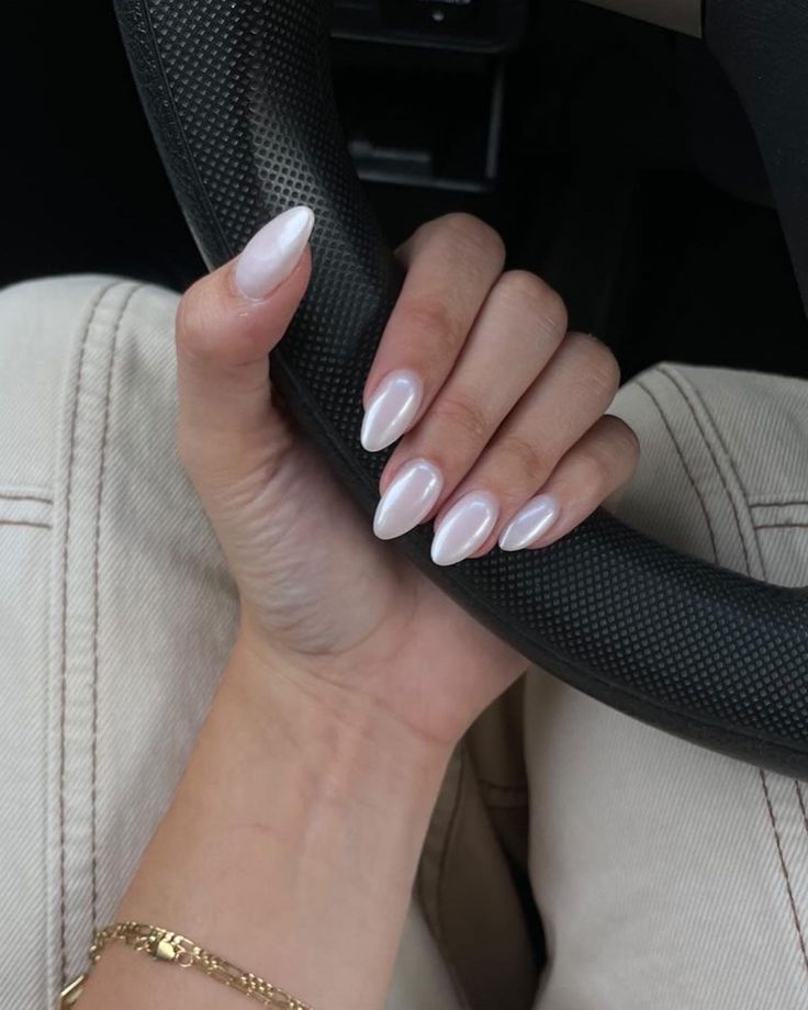 White Chrome Nails, Milky Nails, Pearl Nails, White Nail, Neutral Nails, Girls Nails, Prom Nails, Classy Nails, Chic Nails