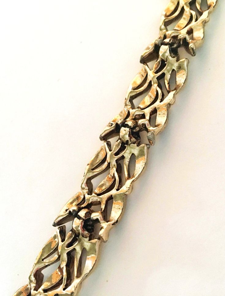 Beautiful vintage gold bracelet!   https://www.etsy.com/listing/568437330/gold-bracelet-vintage-links-with Vintage Gold Bracelet With Intricate Design, Vintage Gold Leaf Jewelry, Vintage Gold Bracelet, Gifts For Nan, Grandad Gift, Pendant Watches, Everyday Gifts, Swarovski Necklace, Bracelet Vintage