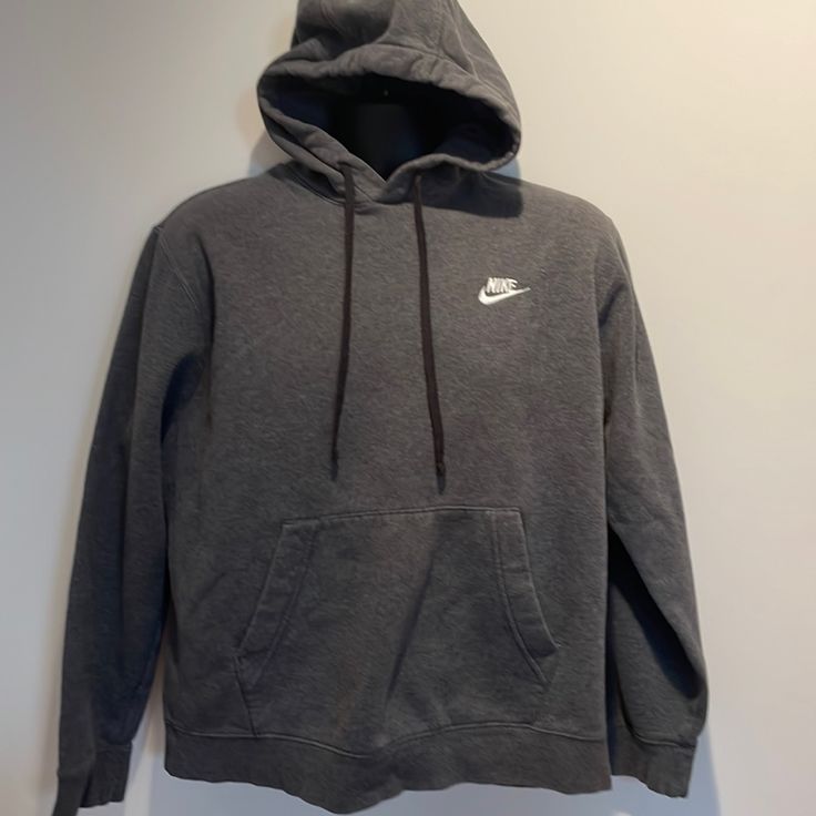 Nike Gray Hoodie W/Pocket. Size Med. Never Worn. Long Sleeve Fleece Hoodie With Side Pockets, Nike Gray Hooded Hoodie, Hooded Sportswear Sweatshirt With Pockets, Nike Winter Hoodie With Kangaroo Pocket, Sporty Hoodie Tops With Pockets, Hooded Top With Side Pockets For Streetwear, Winter Hoodie With Pockets, Nike Fleece Hoodie With Pockets, Nike Casual Hoodie With Drawstring Hood