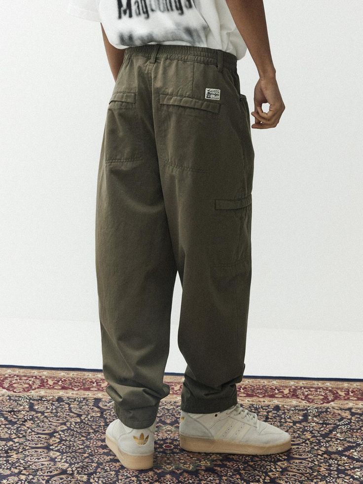 This is a casual and comfortable balloon pants that is made out of sturdy cotton 100% fabric. With soft touch of the fabric, elastic waistband, and hidden pocket, it can be easily styled for your daily outfit.- Washed cotton twill fabric for soft touch- Elastic waistband- Hidden pocket detail Casual Cotton Parachute Pants With Multiple Pockets, Baggy Cargo Style Cotton Pants, Cotton Parachute Pants With Multiple Pockets, Relaxed Fit Cotton Pants With Multiple Pockets, Spring Khaki Cotton Cargo Pants, Cotton Utility Sweatpants With Patch Pockets, Solid Cotton Parachute Pants With Multiple Pockets, Utility Cotton Sweatpants With Patch Pockets, Khaki Cargo Pants With Elastic Waistband And Tapered Leg