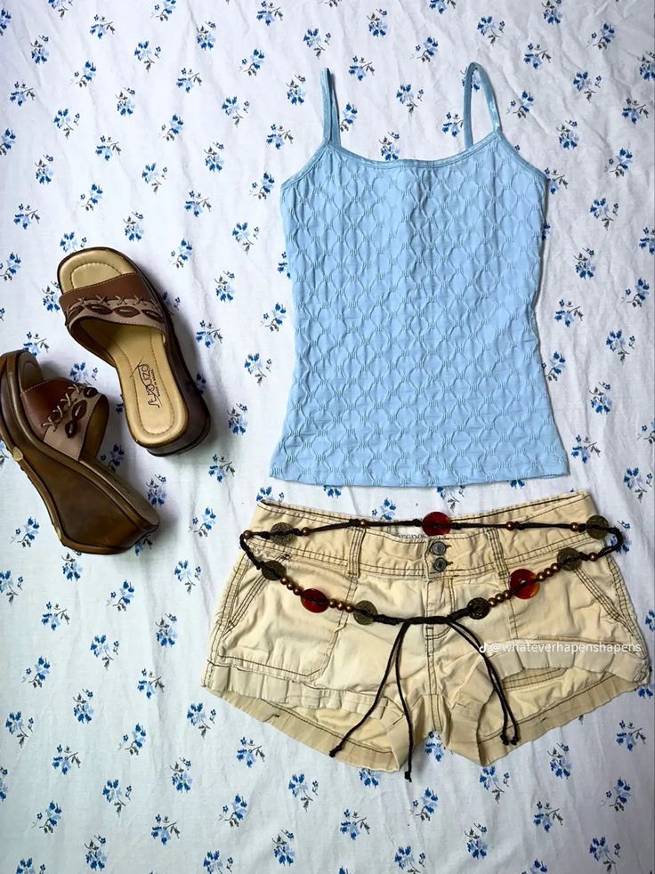 Shorts Ideas Outfit, 2010 Summer Outfits, 00s Summer Outfits, Mermaid Summer Outfits, Summer 24 Outfit Ideas, Y2k Surfer Aesthetic, Dream Clothes Summer, Beachcore Outfit, Outfit Ideas Summer Shorts