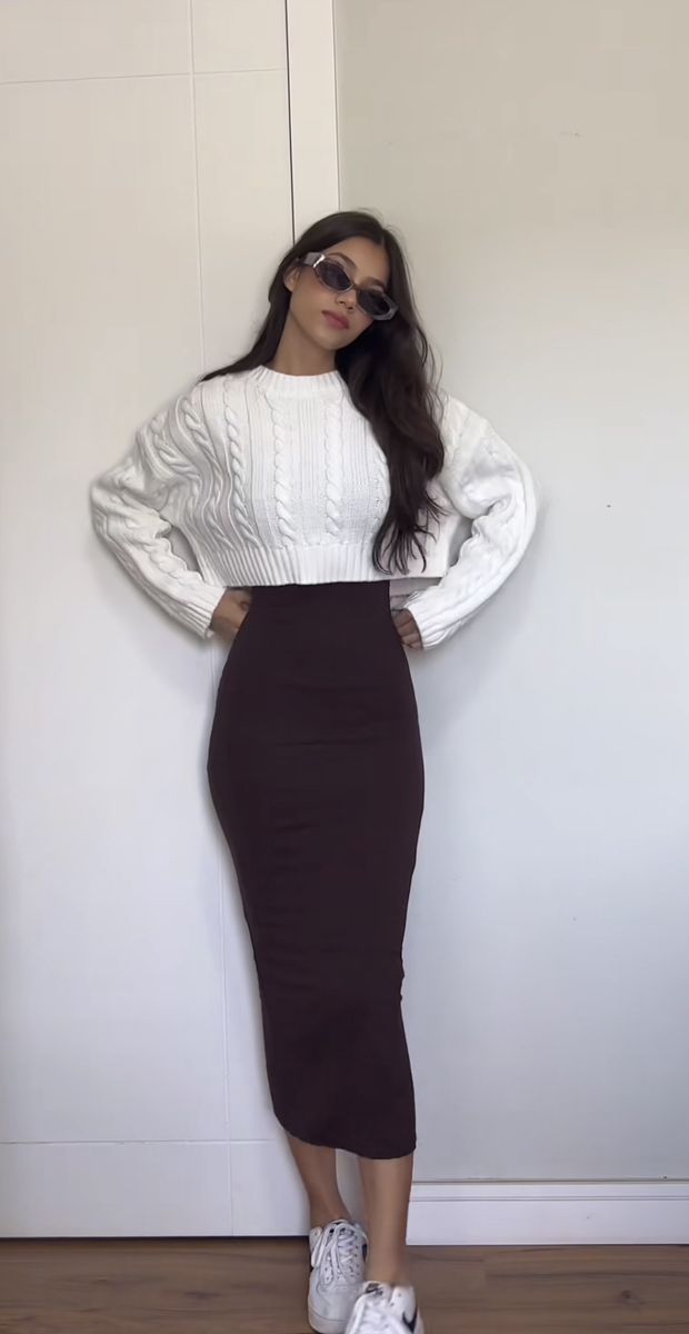 Long Black Tube Skirt Outfit, Long Pencil Skirt Outfits Winter, White Pencil Skirt Outfit Winter, Black Knit Pencil Skirt Outfit, Classy Pencil Skirt Outfits, White Pencil Skirt Outfit Casual, Work Pencil Skirt Outfit, Long Black Pencil Skirt Outfit Casual, Long Skirt Outfits For Winter Classy