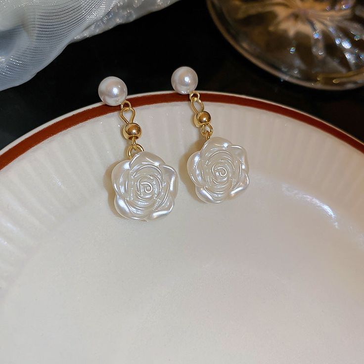 ✦ These stunning earrings feature a delicate floral design, gracefully complemented by lustrous pearls that add a touch of timeless elegance. Crafted precisely, each earring showcases a beautiful flower, symbolizing grace and femininity. The drop style ensures a noticeable yet refined presence, making them perfect for special occasions like weddings or as a statement piece for everyday elegance. These earrings are not only visually appealing but also durable and comfortable for extended wear. Wh Elegant Gothic, Pearl Decor, Nose Rings Hoop, Crystal Hoop Earrings, Elegant Flowers, Fashion Jewelry Earrings, Stunning Earrings, Jewelry Wedding, Bridesmaid Jewelry