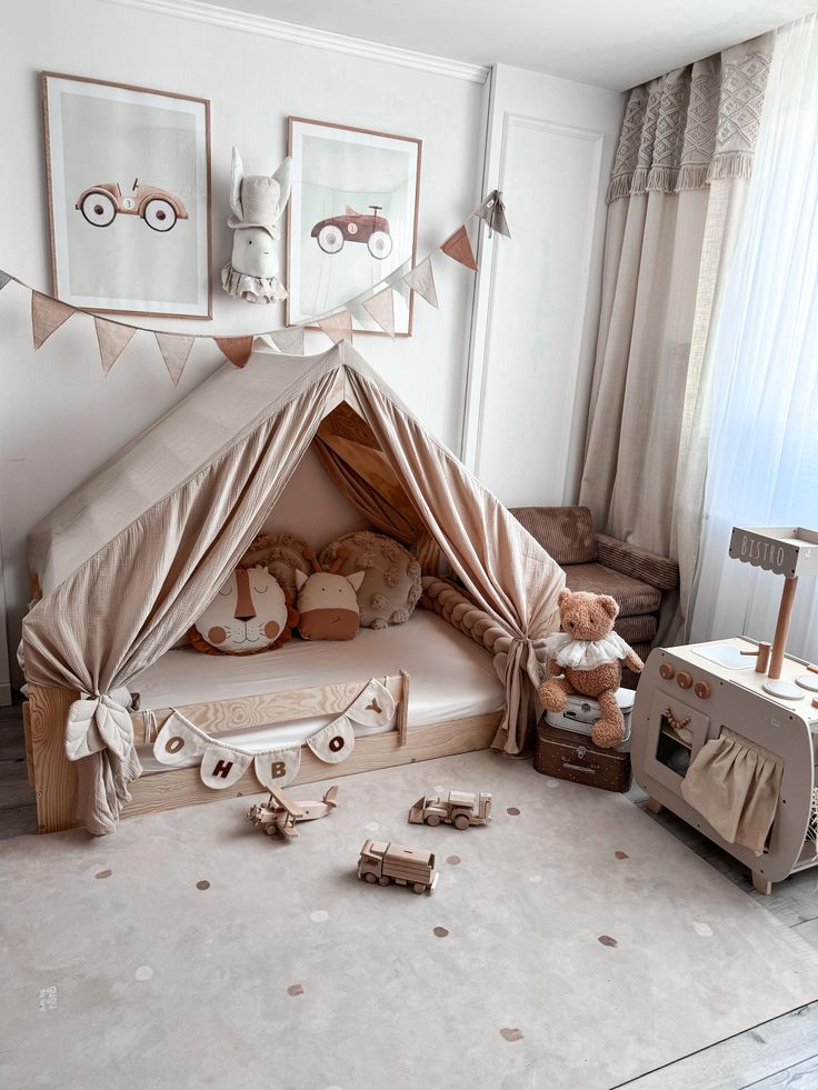 a child's bedroom with a teepee tent and teddy bears