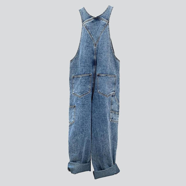 Take a bold step into the new season with our vintage y2k-style denim jumpsuit from the 2023 Spring-Summer Collection! Not only does it epitomize the iconic fashion of the millennium. but also offers cool comfort and timeless mode.Why You'll Fall In LoveThis jumpsuit is tailored to perfection for the modern fashionista with a penchant for nostalgia. Step into this timeless masterpiece and feast your eyes on its intricate painted prints. sanded finish. and vibrant colors all designed to enhance y Womens Denim Jumpsuit, Denim Dungaree, Jeans Street Style, Jumpsuit For Women, Y2k Denim, Iconic Fashion, Street Style Trends, Current Fashion Trends, Denim Design