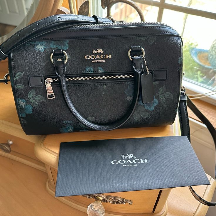 This Beautiful Coach Purse Has Only Been Used A Few Times. It Is In Brand New Condition. It Is The Perfect Size. Not Too Big And Not Too Small. Fits Everything You Need And Looks So Beautiful To Carry. Coach New York, Coach Bag, Coach Purse, Coach Purses, So Beautiful, Coach Bags, Shoulder Bags, Bag Lady, Purse