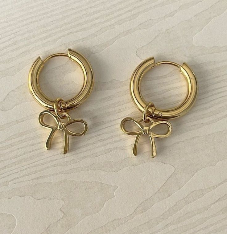 Private School Jewellery, Laurel Core Aesthetic, Every Jewels Earrings, Jewelry Fall 2023, Simple Cute Jewelry, It Girl Earrings, Arracadas Aesthetic, Gold Earrings Vintage, Pretty Gold Jewelry