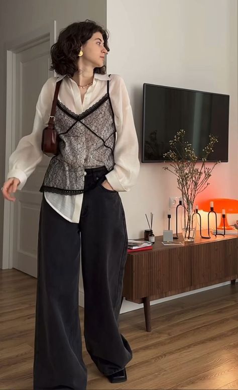 Statement Boots Outfit, White Blouse Styling, Japanese Garden Outfit, Old Money Concert Outfit, Fashion Week Outfit Ideas Inspiration, Japanese Business Casual, Aesthetic Street Outfits, Womens Tie Outfit, Layering Outfits Aesthetic