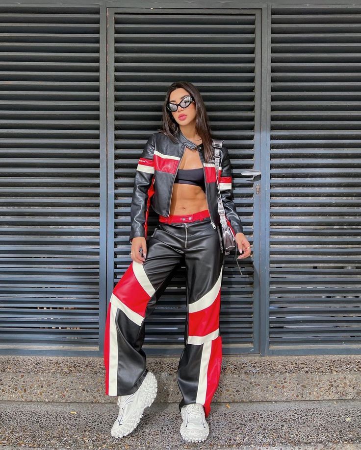 Biker Outfit Aesthetic, Motorcross Outfits, Women Biker Outfits, Outfit Aesthetic Ideas, Racing Jacket Outfit, Pantalon Vinyl, Woman Biker, Raphael Veiga, Spicy Ramen