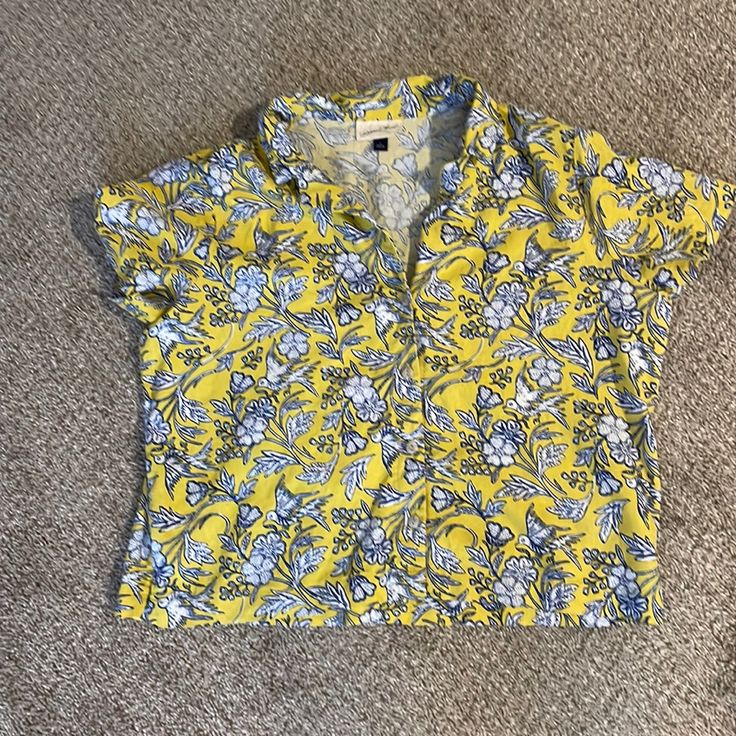 Size Large, Purchase From Target And Never Worn. Fits True To Size Yellow Printed Cotton Shirt, Mustard Floral Print Cotton Top, Mustard Cotton Top With Floral Print, Mustard Cotton Floral Print Top, Yellow Collared Summer Tops, Casual Yellow Tops With Floral Print, Yellow Collared Top For Summer, Yellow Floral Print Cotton Shirt, Yellow Printed Collared Shirt