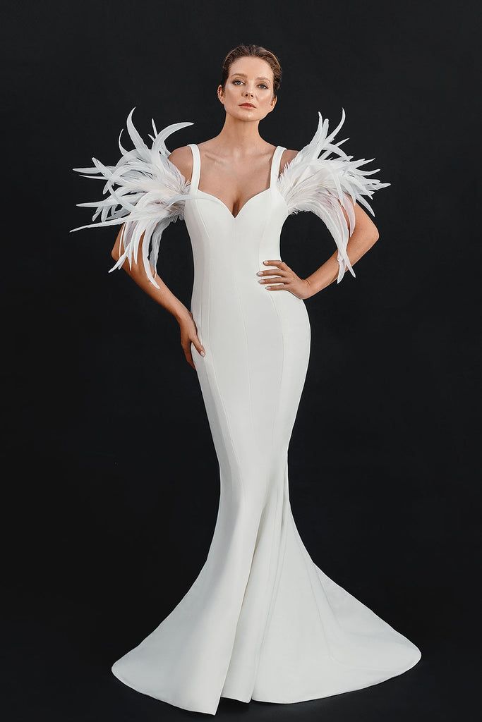 Mermaid off-white crepe dress featuring feathers Mermaid Cut Dress, Jean Louis Sabaji, White Mermaid, Georgette Dress, Cut Dress, To Wear, Statement Dress, Mermaid Skirt, Feather Dress