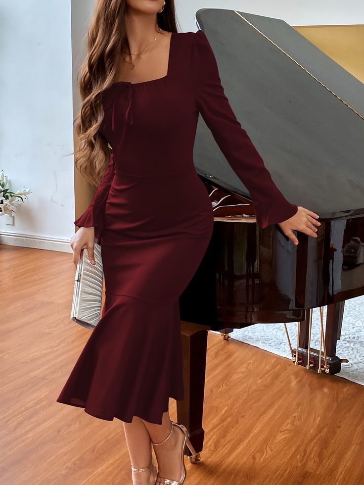 Maroon Dress Outfit, Conservative Dresses, Meeting Outfit, Sequin Cami Dress, Body Con Dress Outfit, Fancy Dresses Long, Maroon Dress, Glitter Dress, Summer Party Dress