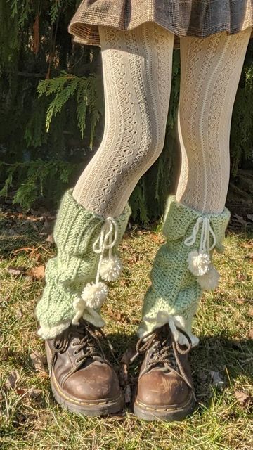 Mushroom Leg Warmers, Kawaii Crochet Leg Warmers, Knit Leg Warmers Outfit, Finger Less Gloves Crochet Aesthetic, Crochet Leg Warmers Outfit, Leg Warmers Knitted, Cute Crochet Socks, Crochet Flared Leg Warmers, Crochet Ankle Warmers