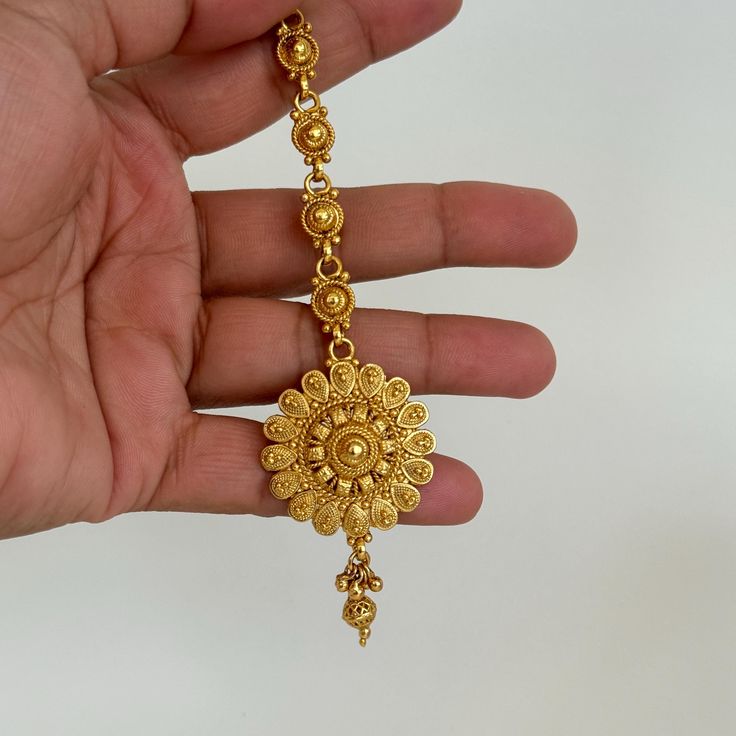 Antique polki kundan Maang tikka/Kundan Tikka/Indian forehead Jewelry/Indian Wedding Jewelry/Pakistani Jewelry/Jhoomer/Matha patti/Tikka Style 1 Height = 155 mm || Width = 27 mm Style 2 Height = 140 mm || Width = 30 mm Style 3 Height = 140 mm || Width = 26 mm This is 100% Handmade jewelry. So Color, shades, and texture displayed may slightly vary from the actual product due to digital image limitations. We request you consider these minor variations. Please expect the possibility of some slight imperfections when buying handmade jewelry. If you have any questions, please message or email us. Arrives in a gift box. Please let me know if you have any questions. Thank you so much for visiting my shop. Luxury Meenakari Tikka As Gift, Luxury Elegant Tikka With Meenakari, Luxury Gold Tikka As Gift, Luxury Gold Tikka For Formal Occasions, Eid Puja Tilla Tikka, Kundan Tikka For Puja On Eid, Kundan Tikka For Puja At Eid, Gold Temple Jewelry Tikka For Eid, Gold Kundan Tikka With Intricate Design