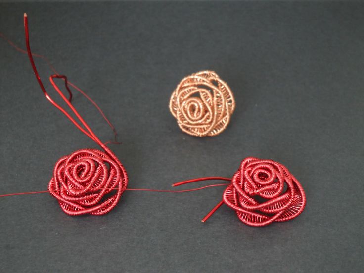 Wire Rose Tutorial, Wire Rose Ring, Wire Beading, Beaded Leaves, Wire Wrapped Rose, Wire Rose, Wire Jewerly, Wire Ideas, Jewelry Making Rings