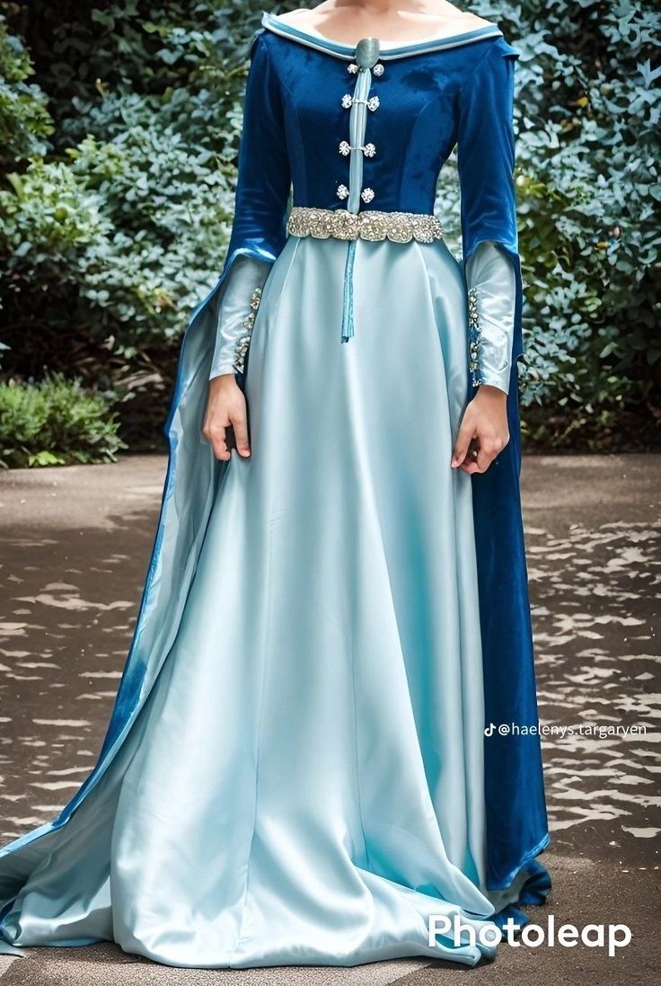 Medival Outfits Women, Gaun Abad Pertengahan, Medieval Clothes, Old Fashion Dresses, Fantasy Dresses, Royal Dresses, Fantasy Gowns, Medieval Dress, Medieval Fashion