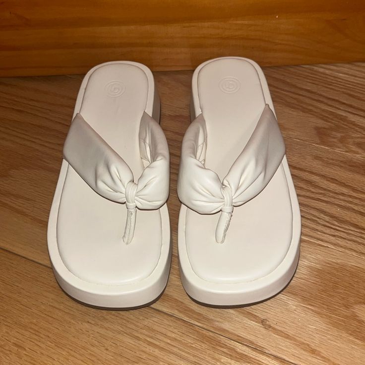 Urban Outfitters Puffy Thong Sandals In Cream/White, Size 7m. Never Worn Before, Perfect Condition. Great For The Summer! White Platform Casual Flip Flops, White Casual Platform Flip Flops, Casual White Platform Flip Flops, White Toe Post Summer Sandals, White Toe Post Flip Flops For Summer, Trendy White Toe Post Sandals, White Synthetic Summer Flip Flops, White Synthetic Toe Post Flip Flops, White Round Toe Flip Flops For Summer