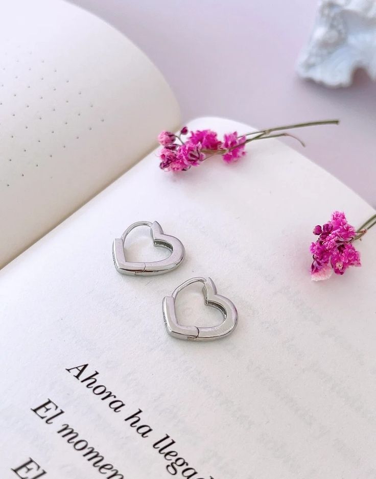 Heart Hoop Earring, 925 Silver Heart Earrings for Woman, Gold Heart Helix Piercing, Cartilage Earring, Valentine Gift for Her, Heart Jewelry - Etsy Spain Trendy Huggie Heart Earrings For Valentine's Day, Silver Huggie Earrings With Heart Charm For Gift, Hypoallergenic Heart Shaped Huggie Earrings, Hypoallergenic Heart Huggie Earrings, Elegant Silver Heart Piercings, Silver Heart-shaped Hypoallergenic Huggie Earrings, Silver Hypoallergenic Heart Huggie Earrings, Trendy Internally Threaded Cartilage Earrings As Gift, Trendy Cartilage Earrings As Gift