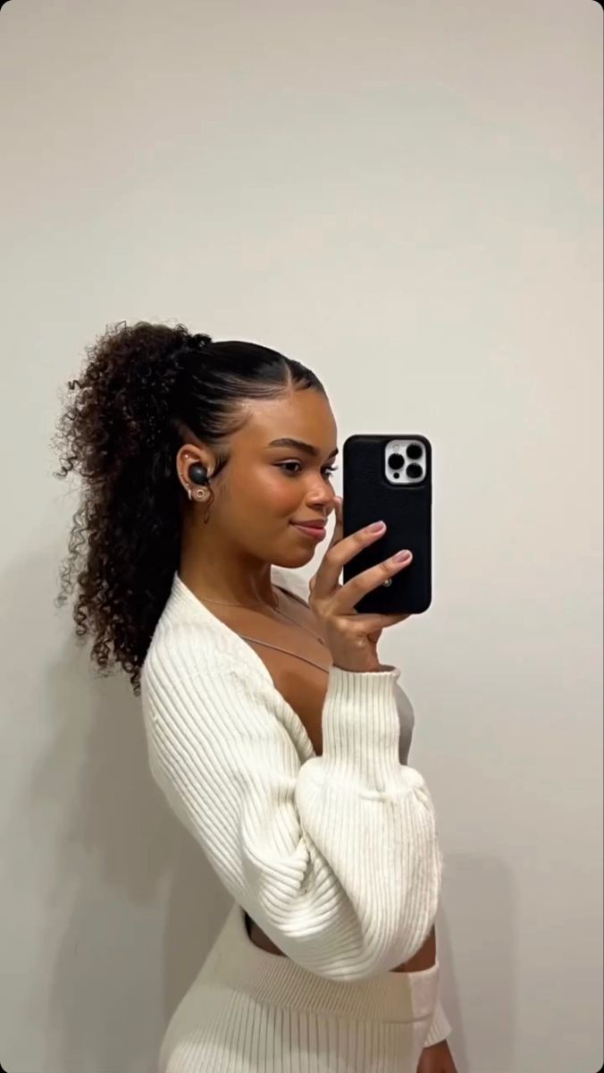 Comfy Hairstyle, Cute Fall Hairstyles, Dominican Hair, Hairstyle Examples, Brown Skin Makeup, Hair Porosity, Curly Hair Styles Easy, Beautiful Curly Hair, Curly Hair Inspiration