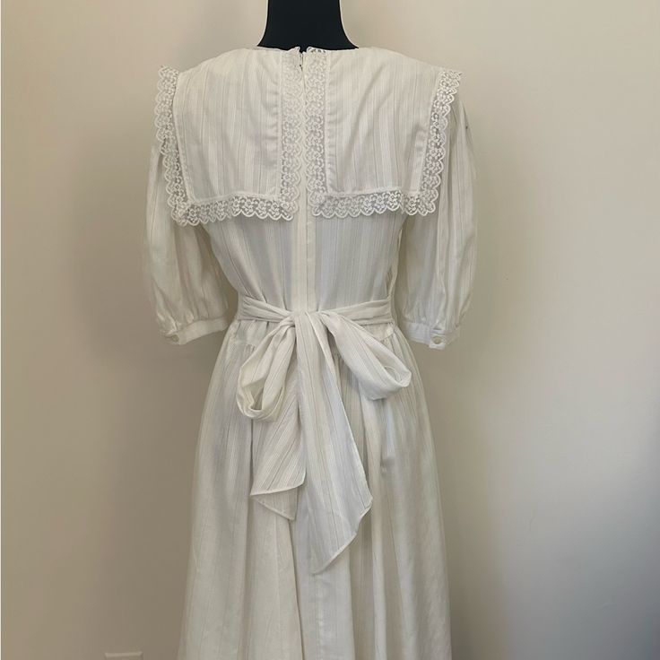 Beautiful 1970’s Gunne Sax In Perfect Condition. Dress Was In Storage For Decades And Ready For A New Owner. Mannequin Measurements: Size: Us 4 Classic A-line Vintage Wedding Dress, A-line Vintage Dress With Lace Trim, Retro Lined Wedding Dresses, Fitted Regency Style Dress In Vintage White, Vintage Empire Waist Maxi Dress For Wedding, Classic Vintage Dress For Vintage Events, Regency Style Vintage White Formal Dresses, 1970s Style Spring Wedding Dress, Vintage Empire Waist Wedding Maxi Dress