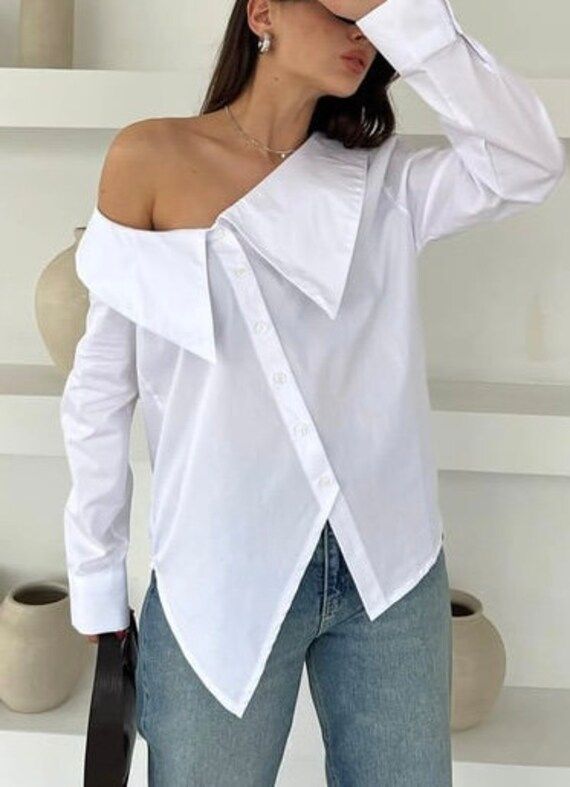 Product Details: Asymmetrical Shirt with White Collar Detail Fabric Content: 100% Cotton Model Dimensions; Model height: 168 cm Model Weight: 54kg Model bust: 80 cm Model Waist: 65 cm Model base: 95 cm Product sizes ; Sample Size: Size 36 Product height: 65 cm. Shirt With Collar, Asymmetrical Shirt, White Collar, Shirt Price, Model Height, Collar Shirts, Favorite Outfit, Bathing Beauties, Adult Outfits