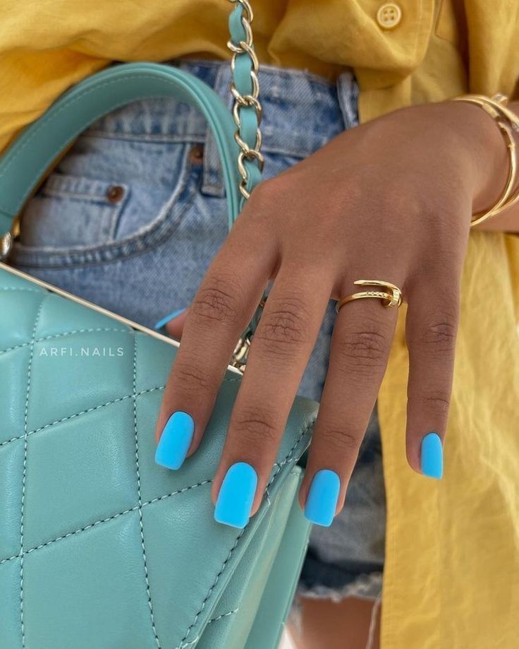 47 Bright Summer Nails and Summer Nail Ideas You'll Want to Create For the Summer Dip Powder Nails Short Squoval, Nails For Dubai, Short Turquoise Nails, Turquoise French Tip Nails, Basic Summer Nails, Dubai Nails, Bright Blue Nails, Nails Turquoise, Summer Gel Nails