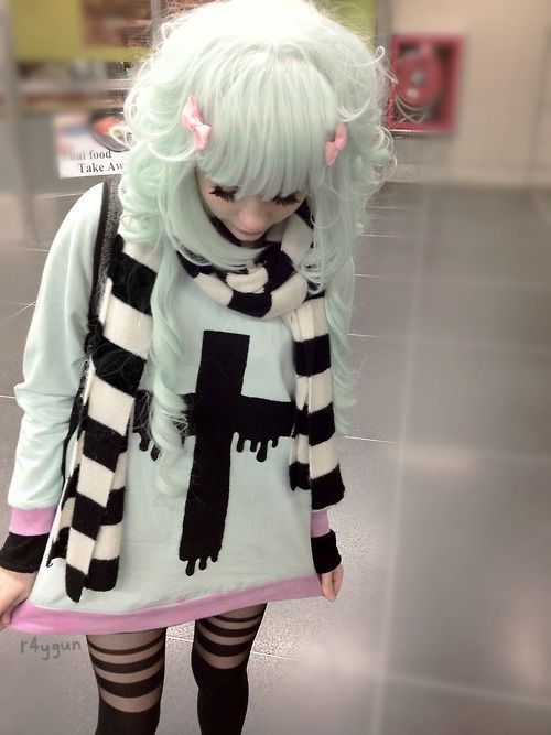 hm..is this fairy kei? looks super awesome!!! looks like creepy kei :D? | Kawaii Lookbook | Pinterest Pastel Goth Aesthetic, Bubble Goth, Pastel Punk, Grunge Summer, Pastel Goth Outfits, Estilo Harajuku, Kawaii Pastel Goth, Mode Kawaii, Japan Kawaii