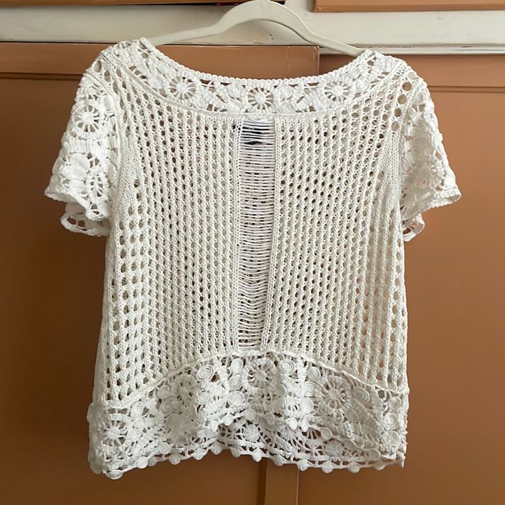 This Never Worn Off White/ Cream Color Crochet Short Sleeve Top . It’s Stretchy And Sits Just Sits Right At The Waist White Bohemian Knit Top For Summer, Summer Crew Neck Knit Top With Crochet Lace, White Knit Top With Crochet Trim For Summer, Casual White Crochet Lace Blouse, White Open Knit Blouse For Summer, Casual White Crochet Top With Lace Details, White Bohemian Knit Top With Crochet Lace, Short Sleeve Open Knit Crochet Top, Summer White Open Knit Lace Top