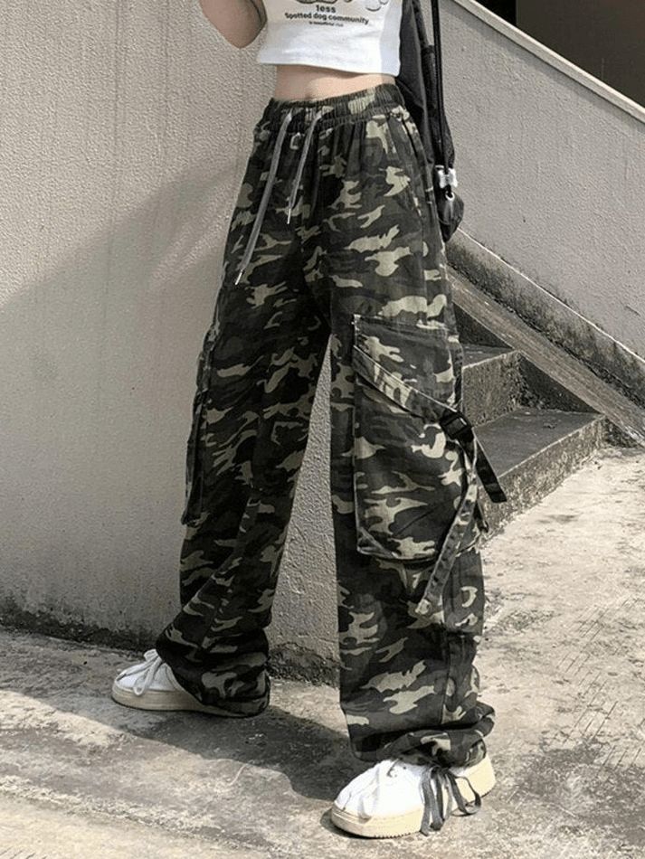 ⚡️Free Shipping 2022 Pocket Camo Print Baggy Casual Pants Green L under $42.00 in Pants at AnotherChill.com Online. Style: Casual/Street/Basics/Y2K/Sweet. Fabric Content: Cotton Blend. Fit Type: Slim fit. Neckline: U Neck. Sleeve Length: Long Sleeve. : These staple long sleeve tops made from comfy ribbed knit fabric, features patchwork design, with padded shoulders and seam detail along the bodice.. ✓2022 SUMMER OUTFITS. Check reviews and buy Pocket Camo Print Baggy Casual Pants today. Camo Pants Outfit, Joggers Women, Camouflage Cargo Pants, Cotton Cargo Pants, Vintage Hip Hop, Women Y2k, Loose Trousers, Camo Pants, Baggy Pants