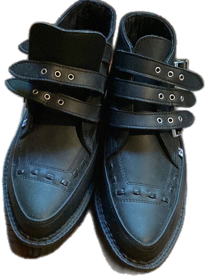 Black Low-top Brogue Loafers, Black Brogue Low-top Loafers, Black Low-top Loafers With Brogue Detailing, Black Round Toe Flats For Fall, Black Brogue Boots With Closed Toe, Black Brogue Closed Toe Boots, Black Brogue Detailed Closed Toe Boots, Casual Black Flats With Metal Feet, Black Leather Flats With Brogue Detailing