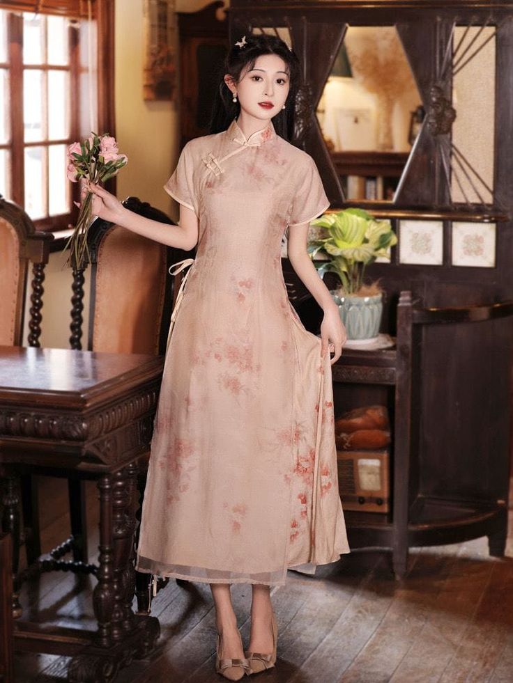 Beth and Brian Qipao-LSB Floral pattern, silk hemp mid-length Ao dai Spring Cheongsam With Stand Collar For Tea Ceremony, Spring Cheongsam For Tea Ceremony With Stand Collar, Spring Ao Dai With Stand Collar For Tea Ceremony, Traditional Ao Dai For Summer Tea Ceremony, Black Cheongsam, Qipao Pattern, Qipao Wedding, Red Qipao, Cheongsam Modern