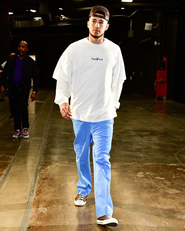 LeagueFits on Instagram: “devin booker wearing long sleeves under short sleeves.” Dbook Fits, Undershirt Outfit Long Sleeve, Long Sleeve Under Short Sleeve, Undershirt Outfit, Fashion Men Streetwear, Street Fashion Men, Nba Drip, Nba Outfit, Nba Fashion