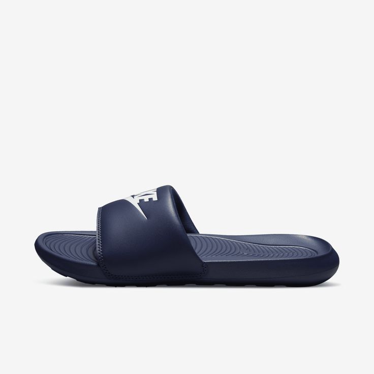 From the beach to the bleachers, the Victori One is a must-have slide for everyday activities. Subtle yet substantial updates like a wider strap and softer foam make lounging easy. Go ahead—enjoy endless comfort for your feet. Slides Nike, The Bleachers, Easy Go, Mens Slides, Bleachers, Slides Shoes, Mens Sandals, Wide Straps, Navy And White