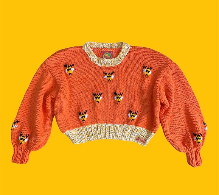 Our Bee Sweater is hand knitted with specially designed recycled cotton yarn. Decorated with bees. Material: The sweater is knitted with 100% recycled cotton yarn.It is suitable for all weather conditions. Size Lengths: XS 40 cm  S-M 45cm L-XL 50cm XXL 55cm Care: You can wash it by hand or machine in 30o precision setting. There is no iron. Delivery time: Since our products are handmade, they are made to order. The delivery time of your orders is 5-20 working days. instagram: @mibudesigns Spring Knit Yarn Sweater, Casual Crochet Acrylic Sweater, One Size Hand Knitted Sweater, Casual Orange Hand Knitted Sweater, Fitted Cotton Crochet Sweater, One Size Hand Knitted Knit Sweater, Casual Crochet Sweater In Acrylic Yarn, Fitted Hand Knitted Cotton Sweater, Fitted Hand-knitted Cotton Sweater