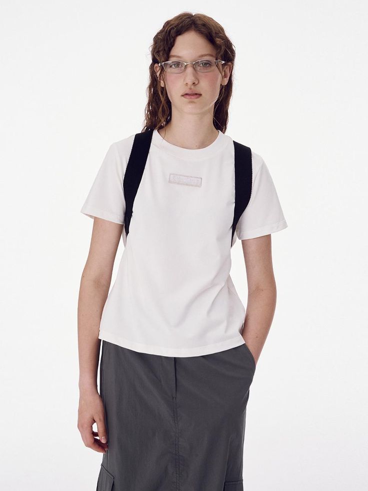 This is a casual and modern t-shirt by MAISONMARAIS that is made out of high quality and sturdy fabric. With unique design detail and trendy mood, you can style it for your refined and casual daily outfit.- Standard silhouette- MAISON MARAIS embroidery patch with organza- Eco friendly recycled polyester blend fabric White Relaxed Fit T-shirt For Work, Sporty Cotton Tops For Work, White Crew Neck T-shirt For Workwear, Sporty Crew Neck T-shirt For Workwear, Cotton Jersey T-shirt For Everyday Summer Wear, Modern White T-shirt For Everyday, Casual Crew Neck T-shirt For Work, Modern Short Sleeve Workwear T-shirt, Sporty Cotton T-shirt For Work