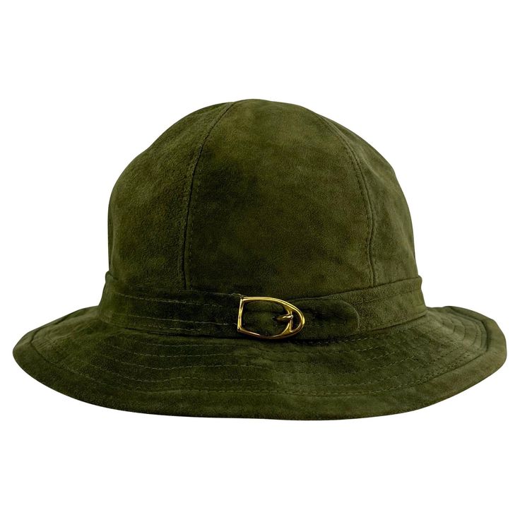 From the 1970s, this chic Gucci bucket hat is constructed entirely of soft olive green suede. The hat has a quilted brim and gold-tone stirrup accent, perfectly matching the trench coat also available on our storefront. Black Beret Hat, Italian Hat, Gucci Bucket Hat, Soft Olive Green, Dolce And Gabbana Runway, Black Beret, Gucci Brand, Gucci Outfits, Gucci Tote