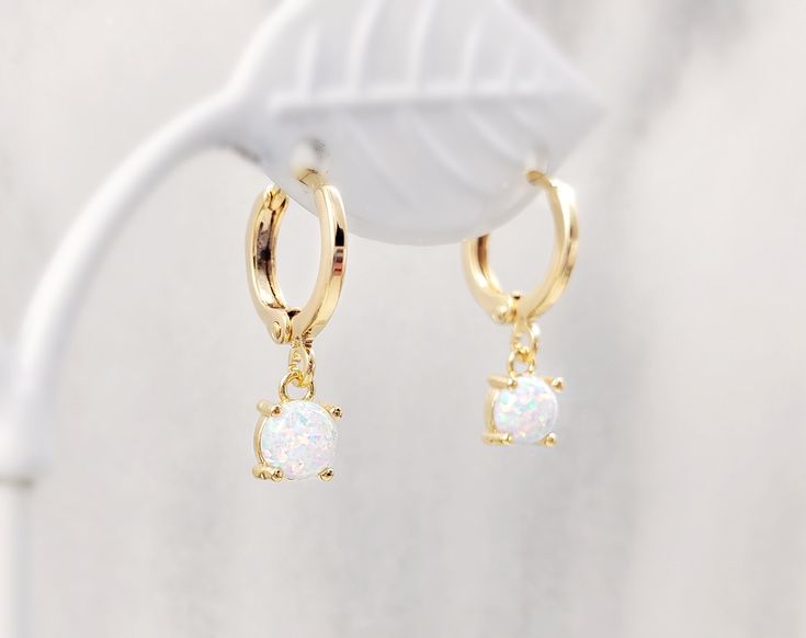 "16K gold dipped 11mm one-touch leverback huggie earrings 16K gold dipped 7.5x5.5mm round faux white opal dangles (5mm opal cabochons) This listing is for one pair of earrings. Fast and free shipping US seller located in Texas Upgrades available at checkout: -$1 gift packaging -Priority Mail -affordable insurance (recommended) Copy/paste links: To get today's coupon code: http://eepurl.com/g4luJT To read The Gemsicles Blog: https://bit.ly/3efjdrR Know Your Gold: Solid, Vermeil, Plated and Filled White Drop Huggie Earrings, Dainty White Huggie Dangle Earrings, Dainty White Dangle Huggie Earrings, White Hypoallergenic Dangle Huggie Earrings, White Clip-on Hoop Earrings As Gift, White Clip-on Hoop Earrings For Gift, White Dangle Clip-on Hoop Earrings, Minimalist White Dangle Huggie Earrings, Dainty White Round Huggie Earrings