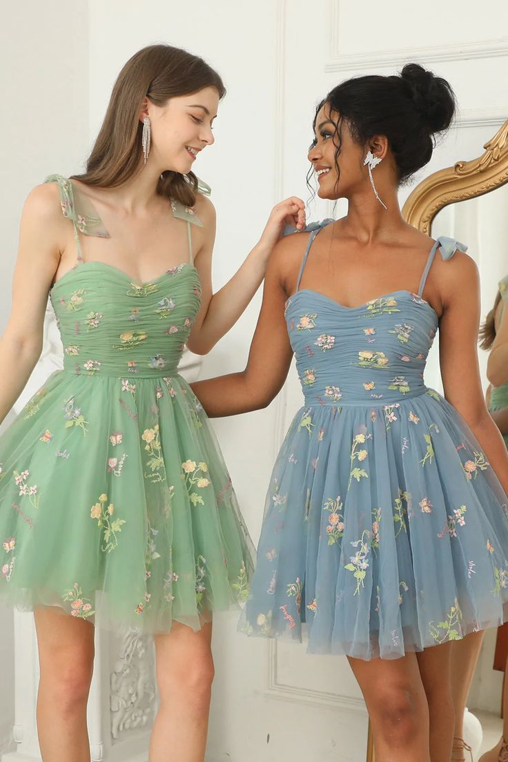 Zapaka Women Champagne Short Homecoming Dress Sweetheart Cocktail Dress with Embroidery – ZAPAKA Champagne Homecoming Dresses, Mint Green Prom Dress, Floral Homecoming Dresses, Fest Outfits, Tea Length Wedding, Dress With Embroidery, Elegant Party Dresses, Dress Occasion, Party Kleidung