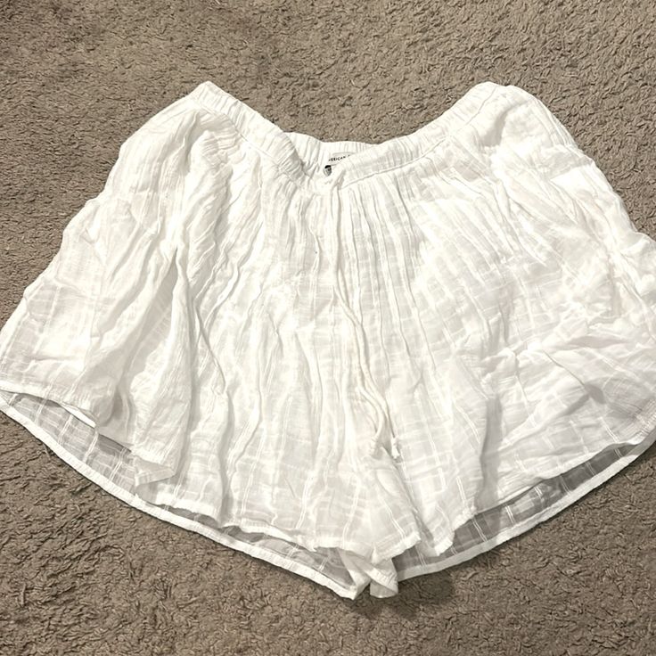 American Eagle Cotton Mini Skirt For Summer, Short Cotton Skirt For Summer, Short Cotton Summer Skirt, Casual Short Cotton Mini Skirt, Summer Cotton Mini Skirt For Daywear, Spring Beach Mini Shorts, Vacation Mini Skirt With Built-in Shorts, Mini Length Shorts For Vacation In Spring, Short Cotton Mini Skirt With Elastic Waistband