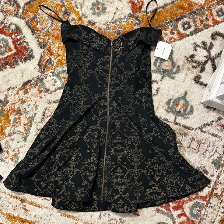 Vintage Betsey Johnson Stretchy Zip-Up Dress. Slight Discoloration In Two Spots (Looks Like A Lipstick Stain Or Similar - Pictured). Purchased Secondhand. Never Worn By Me. Store In A Smoke-Free, Pet-Free Home. Stretchy, So Could Accommodate Larger (See Measurements): 16-22” Ptp, 15-19” W, Up To 28 H; 26” Length Mad Woman, Mad Women, Indie Sleaze, Vintage Betsey Johnson, Lipstick Stain, Betsey Johnson Dresses, Dresses Vintage, Strapless Mini Dress, Dream Clothes