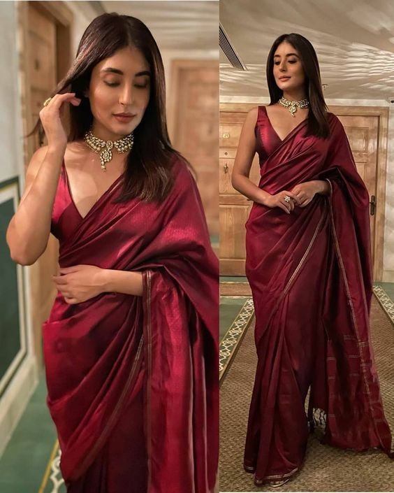 Diwali Saare Look, Suits Ideas For Woman, Diwali Saree Outfit, Diwali Outfits Saree, One Pic Dress, Diwali Saree Look Traditional, Dress Back Design, Red Sari, Saree Blouse Styles