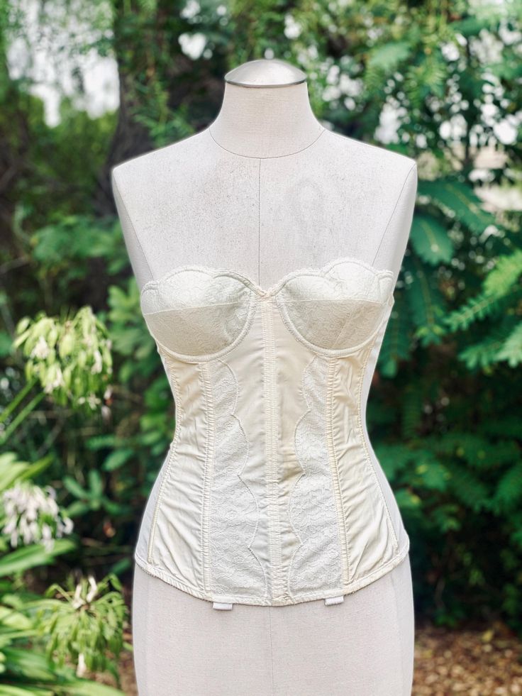 Pretty Vintage White Scalloped Corset from the 1950's. There is a lace pattern on the scalloped design of the bustier corset. Such a pretty top for an intimate addition to your outfit. Feminine Strapless Corset With Lace Trim, Feminine Lace Corset With Lace Trim, Strapless Feminine Corset With Lace Trim, Feminine Strapless Lace Corset, Feminine Delicate Lace Fitted Corset, Strapless Lace Corset In Feminine Style, Lace Underwire Corset With Lace Trim, Feminine Lace Corset With Corset Back, Fitted Lace Corset Dress In Coquette Style