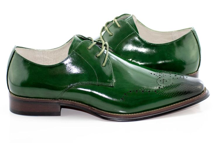 Fine medallion-toe brogue detailing and a sleek leather upper give a handsome look to to this smartly styled Derby lace dress shoe, making it a sophisticated, versatile option that pairs well with a variety of tuxedo or suit styles for nearly any formal occasion. Men's Dress Shoe Great With Suits and Tuxedos Leather Upper Medallion-Toe Brogue Burnished-Toe Derby-Style Lace Imported Semi Casual, Casual Attire, Green Shoes, Suit Fashion, Vintage Looks, Derby, Dress Shoes Men, Dress Shoes, Leather Upper